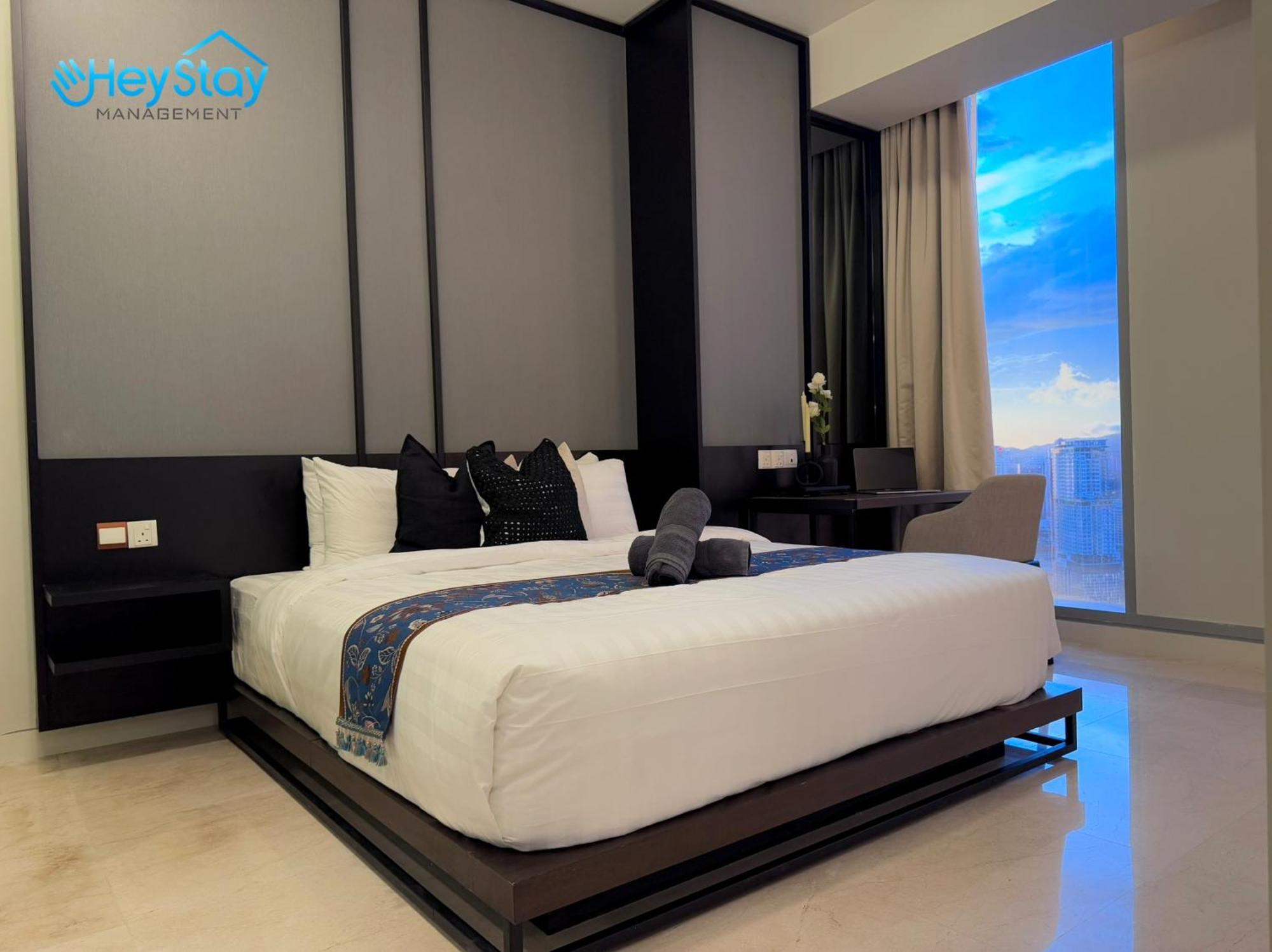 Luxury Tropicana The Skypool Klccview Citycenter By Heystay Management *