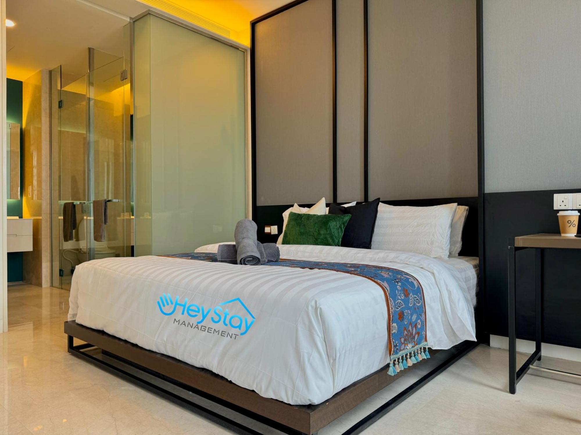 Luxury Tropicana The Skypool Klccview Citycenter By Heystay Management *