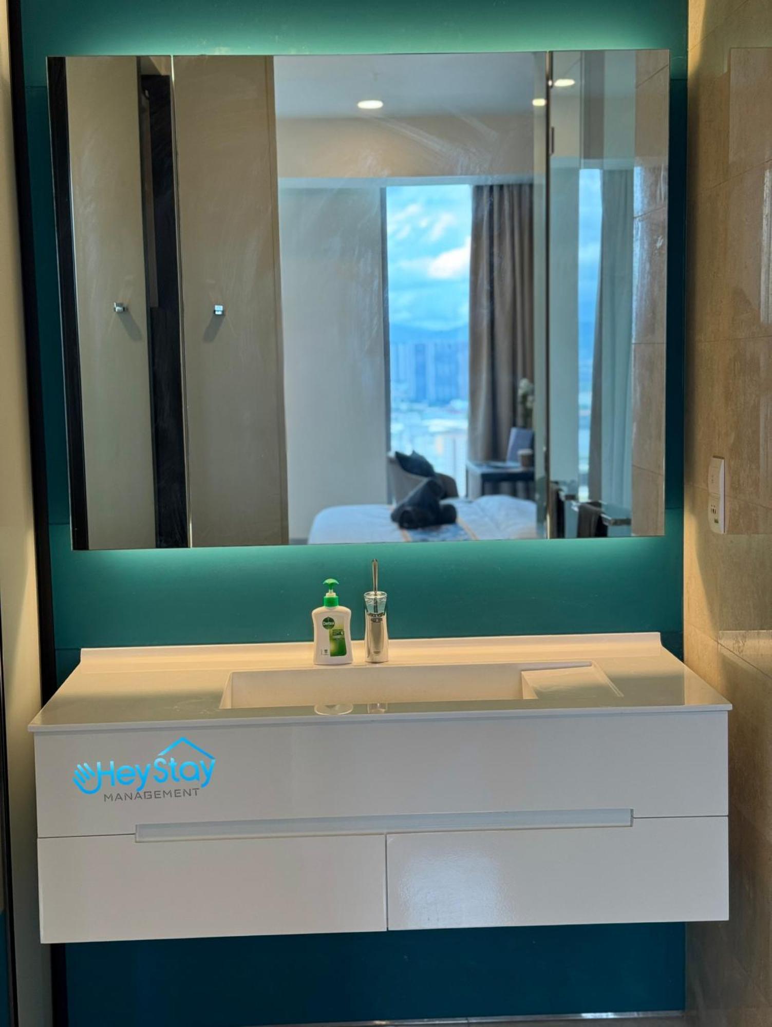 Luxury Tropicana The Skypool Klccview Citycenter By Heystay Management Pangsapuri